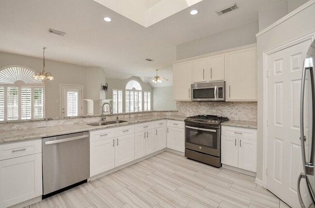 Building Photo - 20211 Canyon Ridge Ct