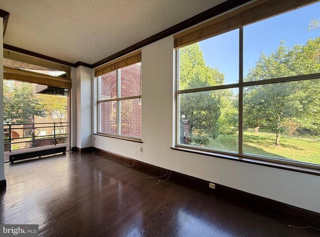 Primary Photo - 2731 M St NW