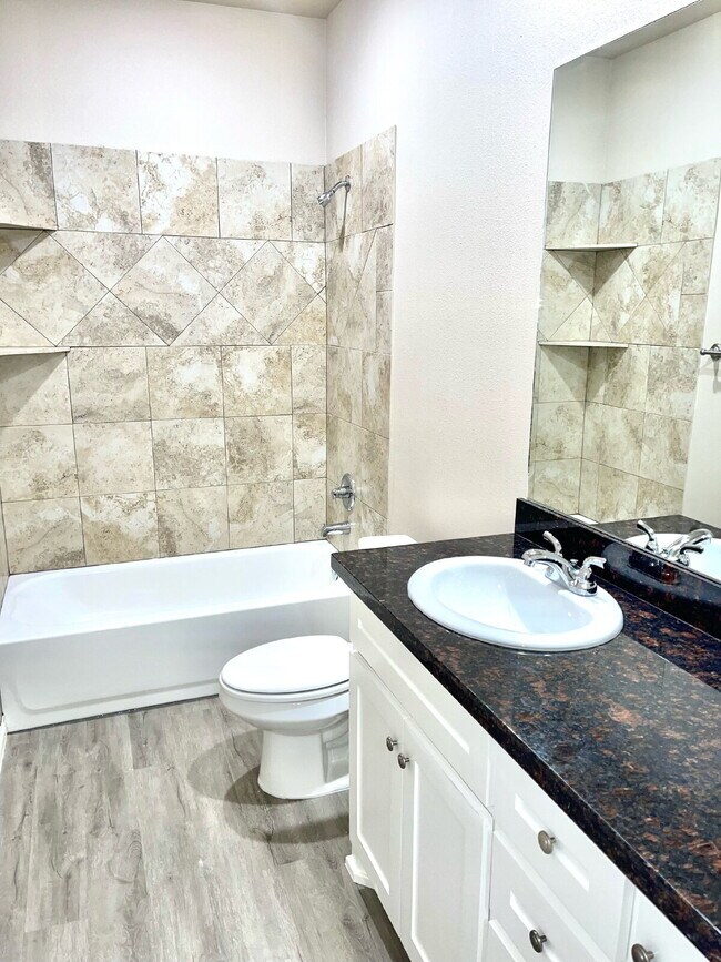 Building Photo - Beautiful 3-Bed Oasis with Granite Touches in Lubbock – 1650 Sq. Ft. of Comfort!