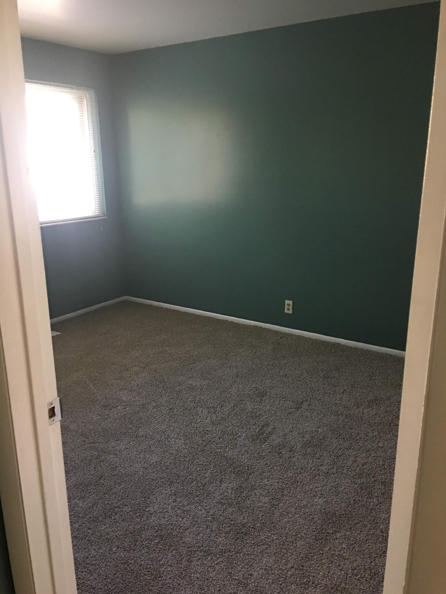 Building Photo - 979 S Lake St