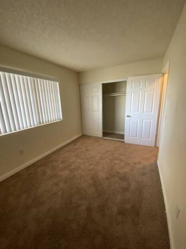 Building Photo - 1st Month’s FREE Rent Move-In Special! Spa...