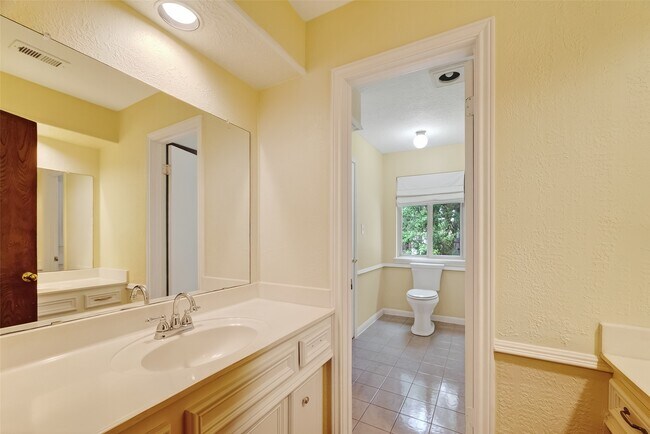 Building Photo - 13618 Jessica Ln