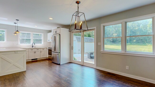 Building Photo - Updated Cape-Style Home Near Sherwood & Si...
