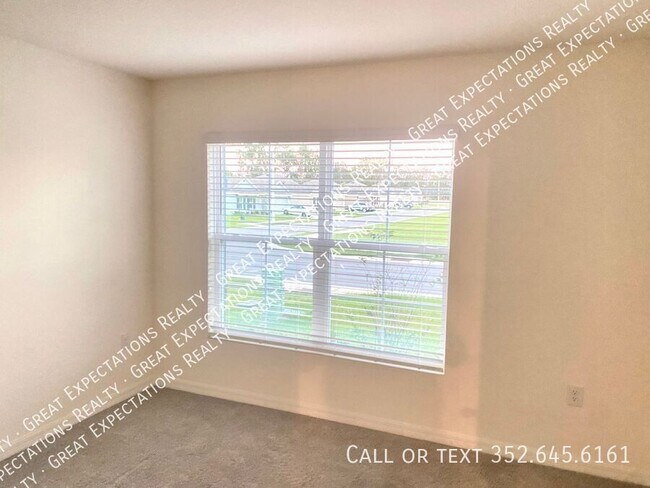 Building Photo - 6563 SE 1st Lp