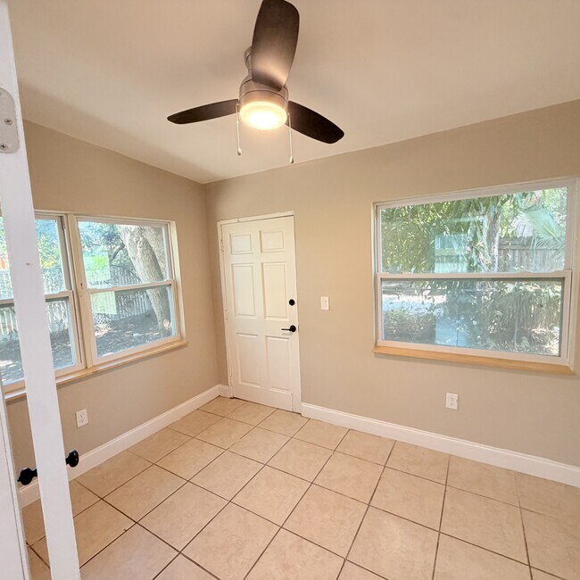 Building Photo - 2245 17th Ave S