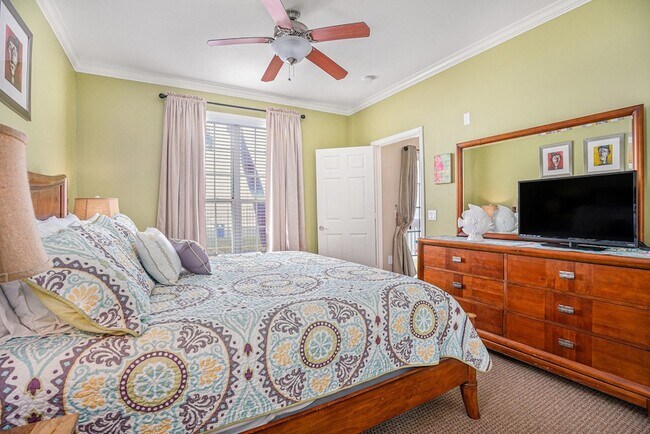 Building Photo - 7000 Seawall Blvd