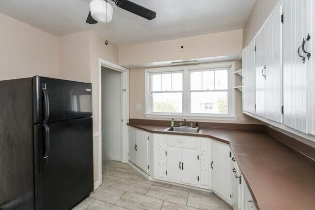 Building Photo - 77 N Layman Ave