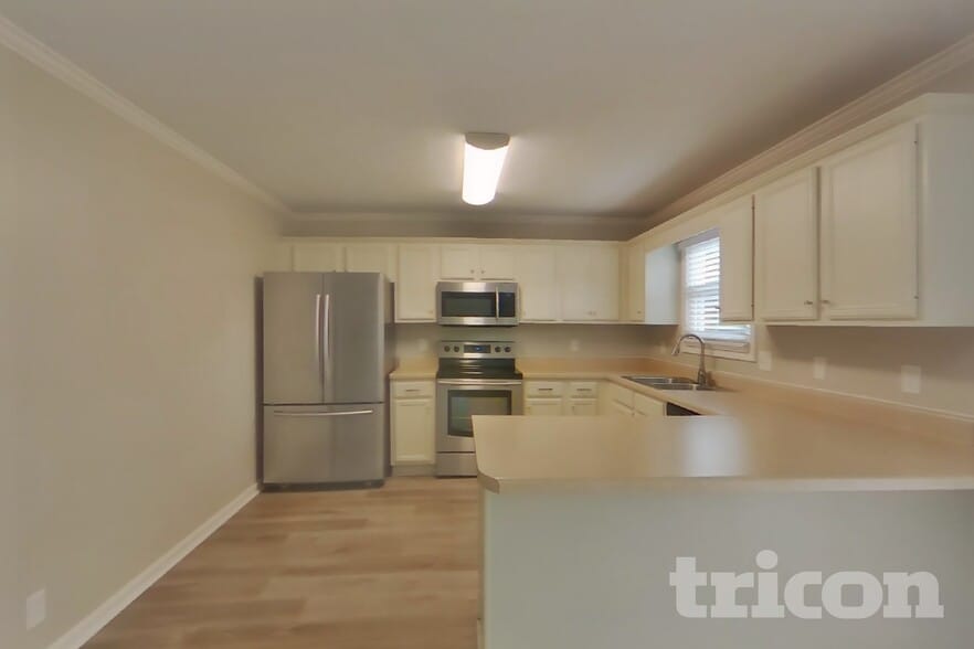 Building Photo - 5013 Claude Dr
