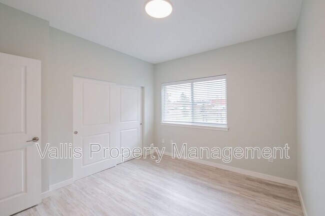 Building Photo - 13001 S Crompton Lane