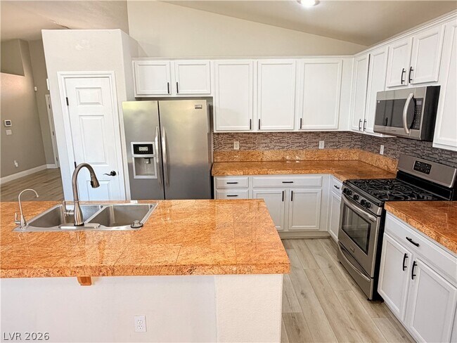 Building Photo - 7914 Villa Pintura Ave