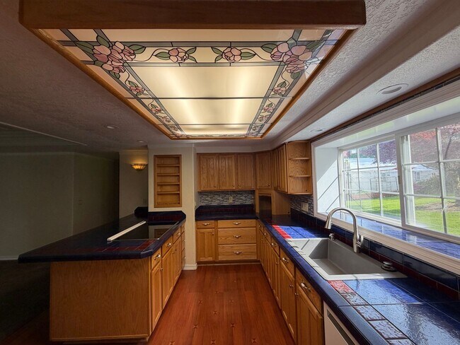 Building Photo - Rare 3-Acre 3BR Home in South Salem – Shops, Workspace & Greenhouses