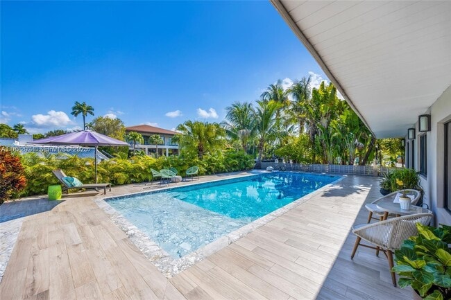 Building Photo - 1141 NE 90th St