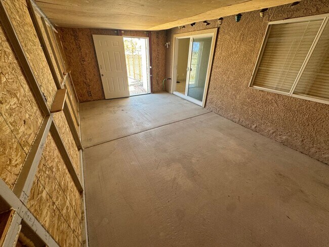Building Photo - Charming 3-bedroom home located in the picturesque town of Pahrump!