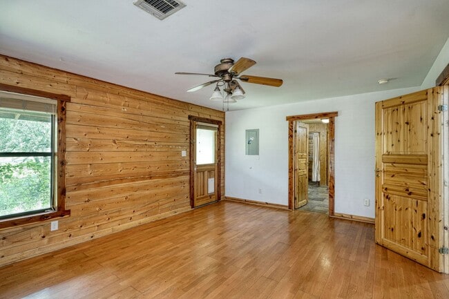 Building Photo - Custom Home with Separate Apartment