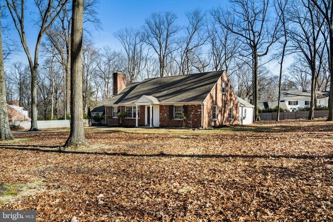 Building Photo - 310 Pine Tree Rd