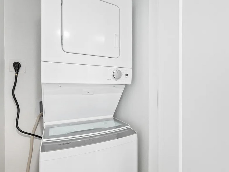 Building Photo - 498 N Arizona Ave