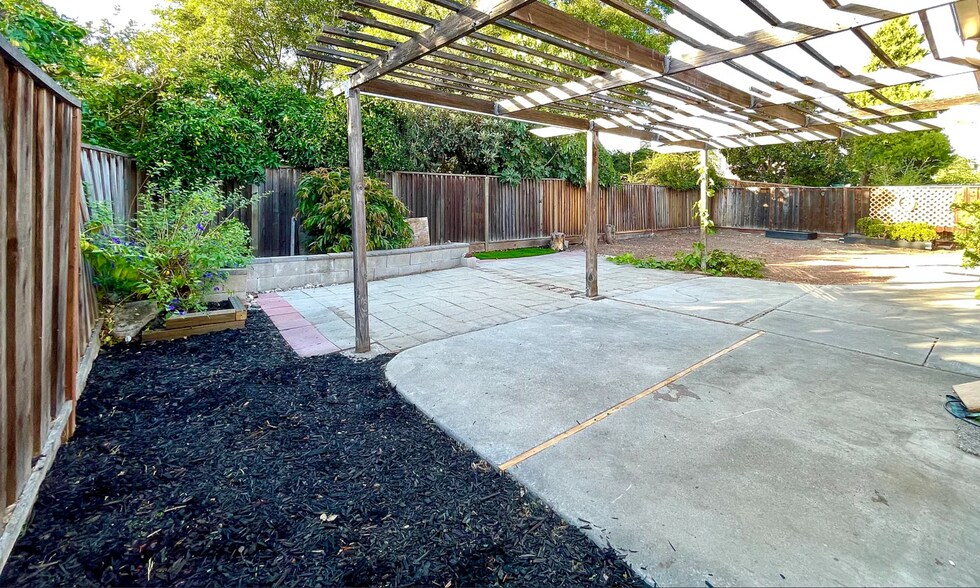 Building Photo - 2365 Fallingtree Dr