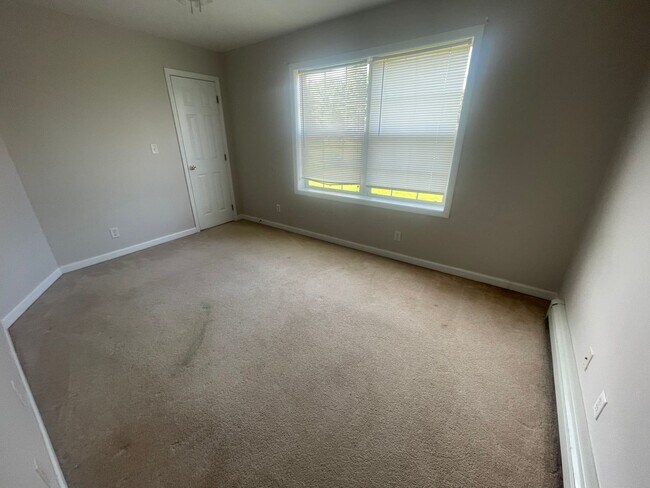 Building Photo - 707 Ridge Rd