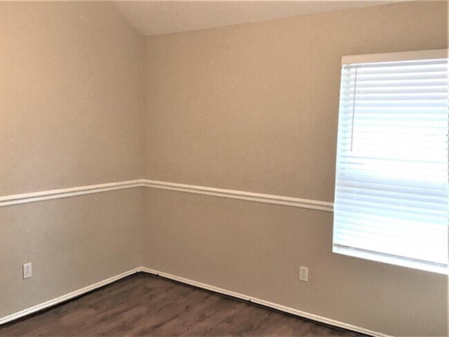 Building Photo - 11919 Lois Ln Dr