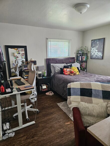 Bedroom 3b - 329 W Benton St