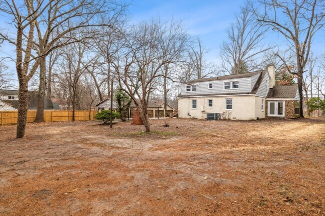 Building Photo - Brick home, Two Story, Hardwoods, DR, 2 Sun Rooms, FP, Carport!.