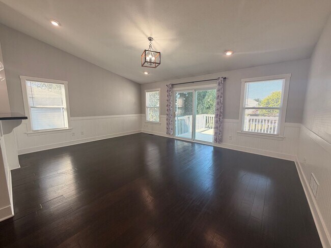Building Photo - 1627 Hamlet Dr