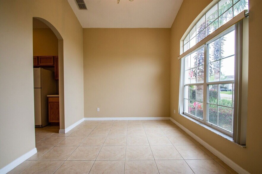 Building Photo - 421 Lockbreeze Dr