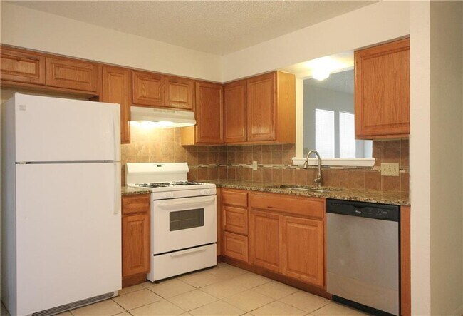 Building Photo - 12805 Broughton Way