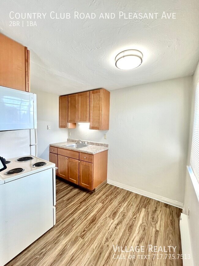 Building Photo - 615 Country Club Rd