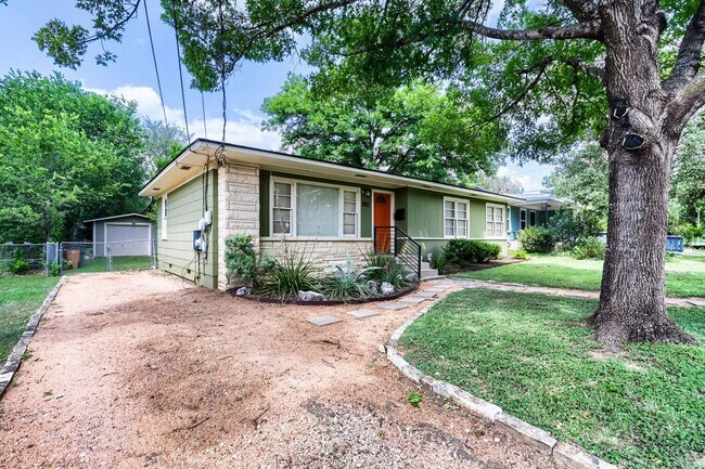 Building Photo - 1402 Cullen Ave