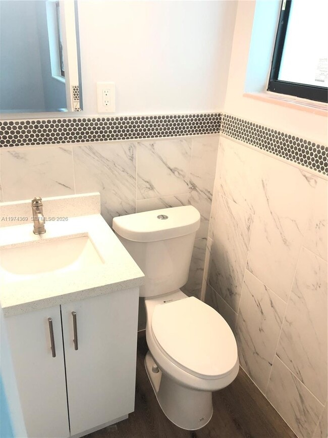 Building Photo - 1016 NE 17th Ave