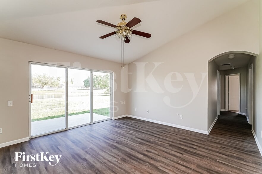 Building Photo - 12430 Midpointe Dr