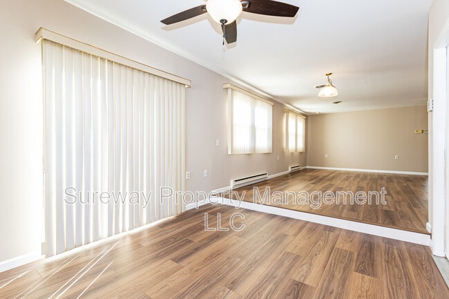 Building Photo - 49 Westport Dr