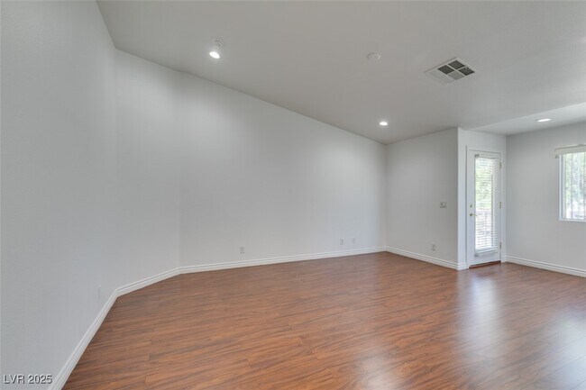 Building Photo - 1401 Via Savona Dr