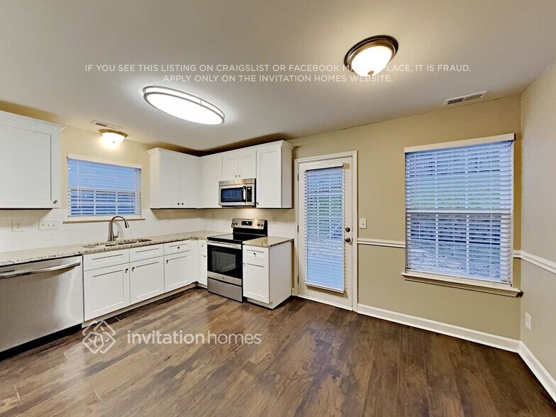 Building Photo - 886 Anchor Way NE