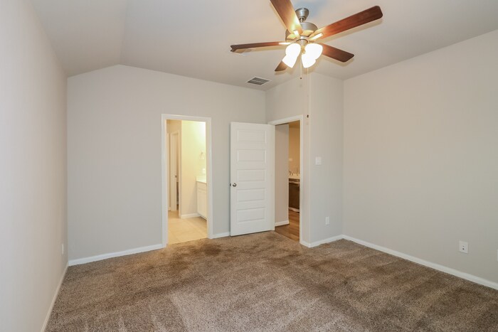 Building Photo - 1022 Modesto Dr