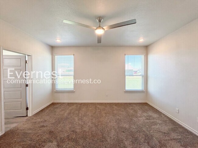 Building Photo - 842 Freedom Cir