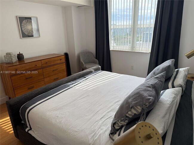 Building Photo - 19501 W Country Club Dr