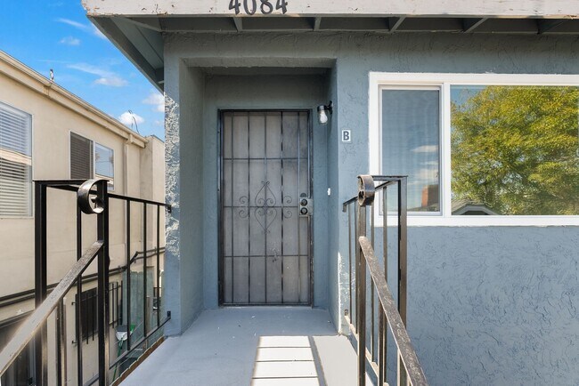 Building Photo - 4082-4084 Chamoune