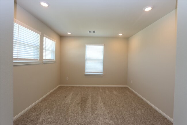 Building Photo - 7219 Toluca Dr