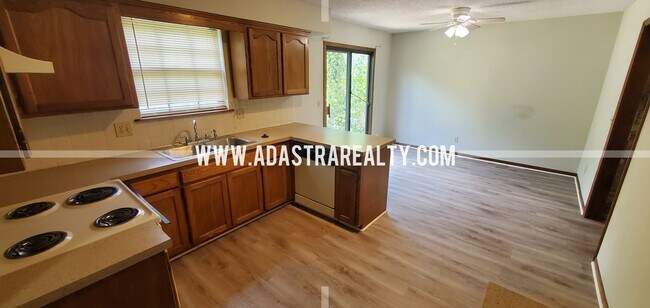 Building Photo - Affordable Duplex in Blue Valley School District-Available NOW!!