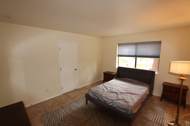 Building Photo - 3270 S Little Dr