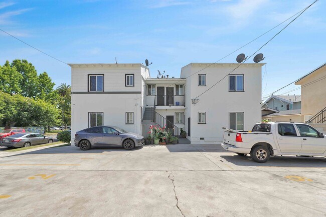 Building Photo - 2452 W 18th St