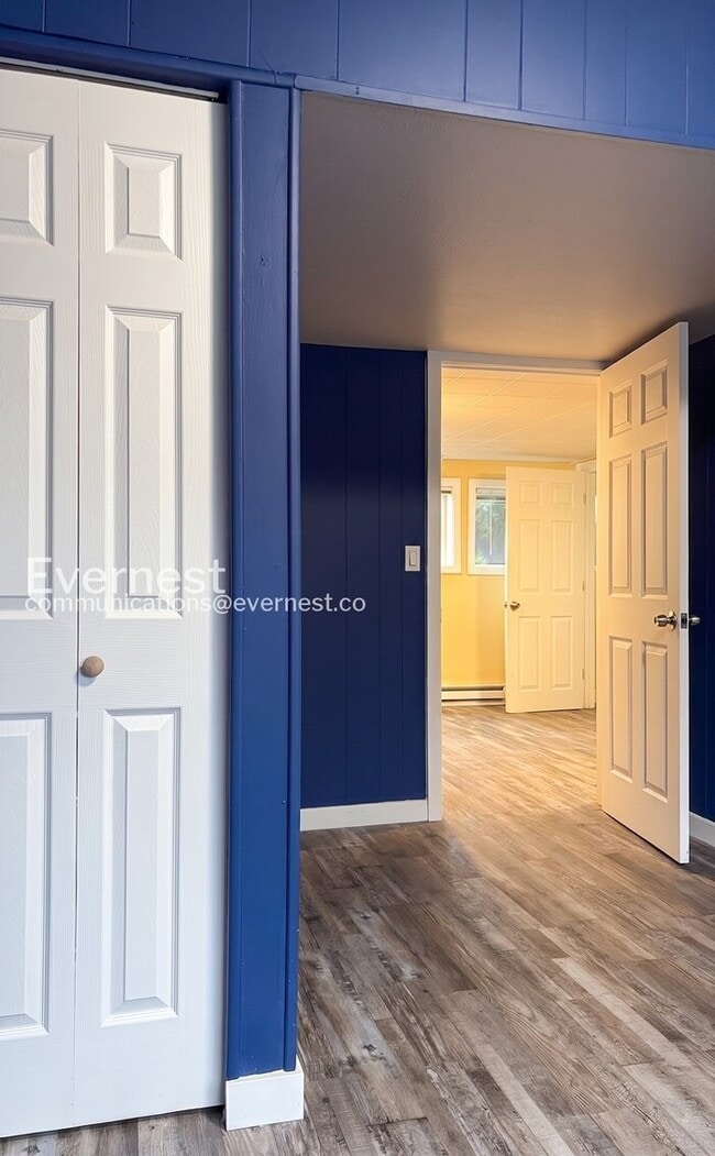 Building Photo - 2-Bed/1-Bath Town Home/ Available Now!