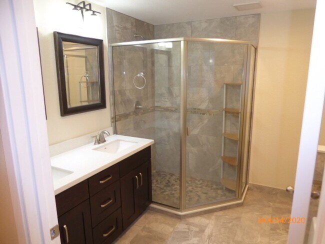 Building Photo - Charming 4 Bed 2 Bath Rambler in Sought After Neighborhood-Sammamish