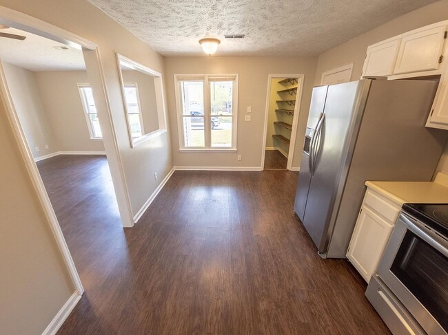 Building Photo - 2935 Chillingworth Dr