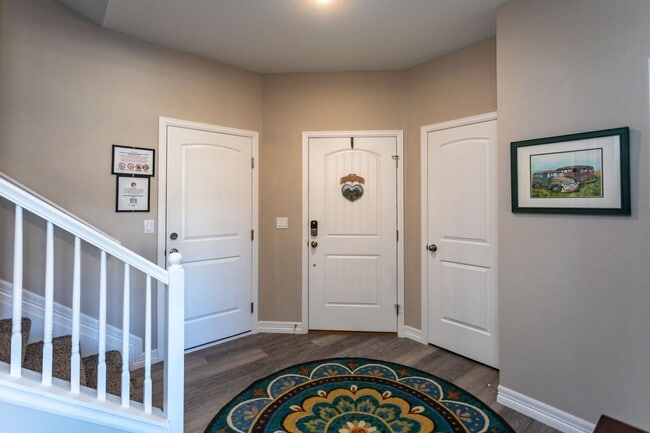 Building Photo - Stylish 3-Bedroom Townhome with Fireplace, Modern Kitchen & Spacious Layout!