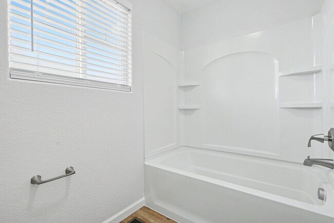 Building Photo - 7416 Sandy Springs Point