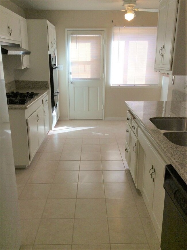 Building Photo - 3 Bedroom 2 Bathroom in Riverside Walking ...