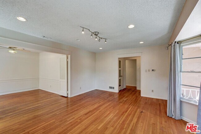 Building Photo - 2511 Castle Heights Ave